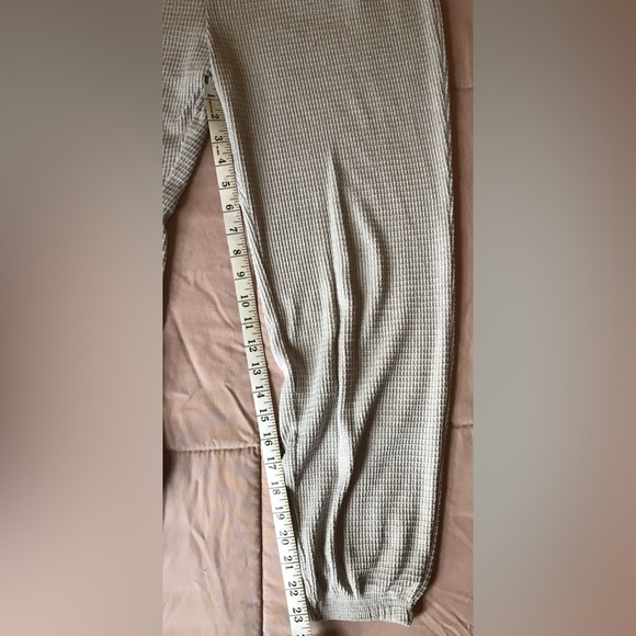 NWOT Gilly Hicks Cashmere-like Heather Grey Waffle Knit Jogger Pants - M - Picture 4 of 9